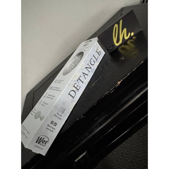 LoveShackFancy Wet Brush Original Detangler - Everblooming Rosettes New In Hand - Picture 2 of 3